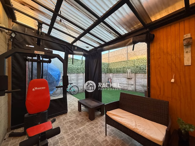 SE VENDE LINDA CASA AMPLIADA CON QUINCHO - Barrio Los Arquitectos