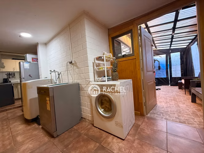 SE VENDE LINDA CASA AMPLIADA CON QUINCHO - Barrio Los Arquitectos