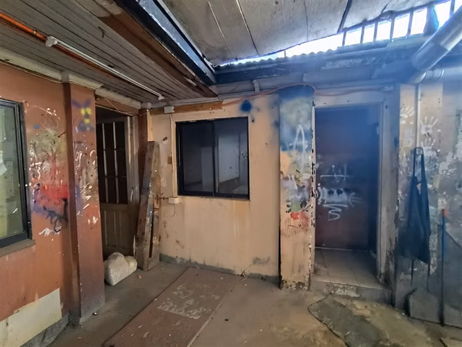 CASA Esquina miguel Leon Prado