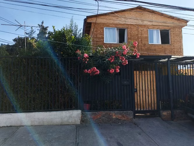 CASA EN LAS CONDES |URETA BRAVO PROPIEDADES|