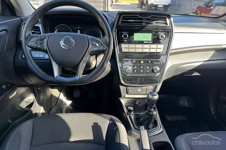 SsangYong Tivoli 1.6 LX TX1010 4X2 MT 5P.