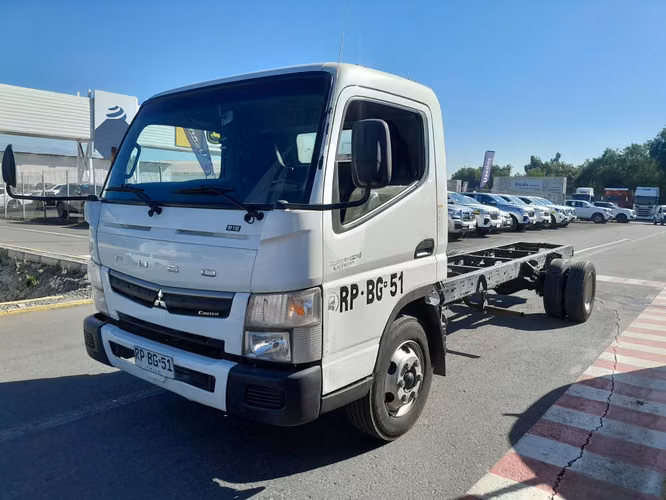Mitsubishi Canter   Chasis Cabinado