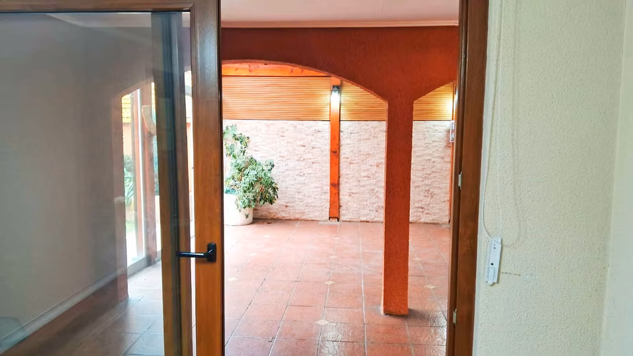 Arriendo de hermosa, amplia y acogedora casa de 4 dormitorios y 3 baños en villa Emanuel