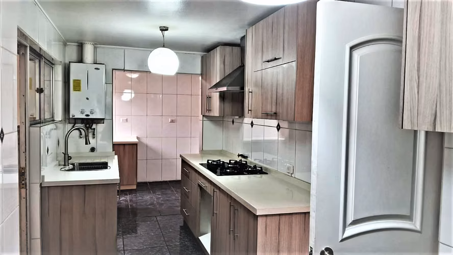 Arriendo de hermosa, amplia y acogedora casa de 4 dormitorios y 3 baños en villa Emanuel