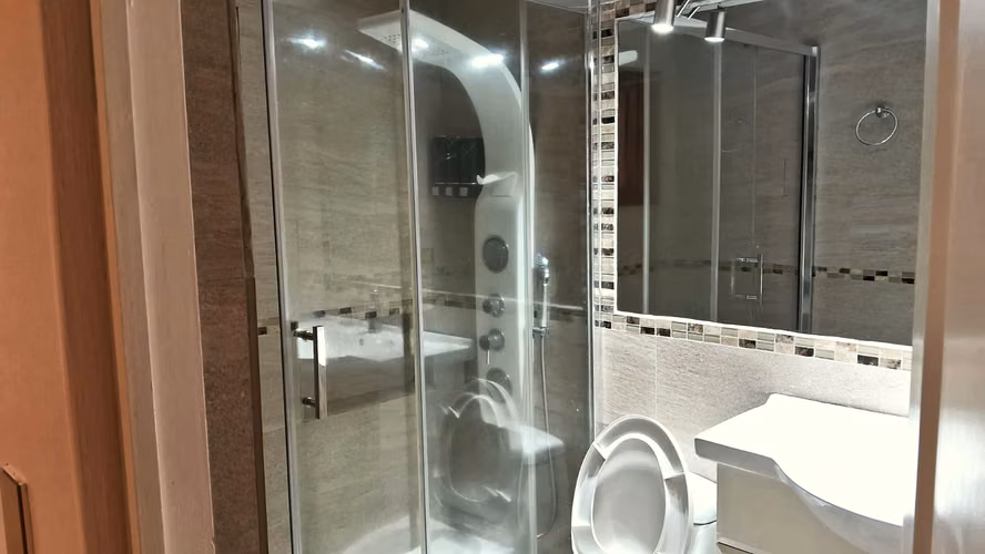 Arriendo de hermosa, amplia y acogedora casa de 4 dormitorios y 3 baños en villa Emanuel