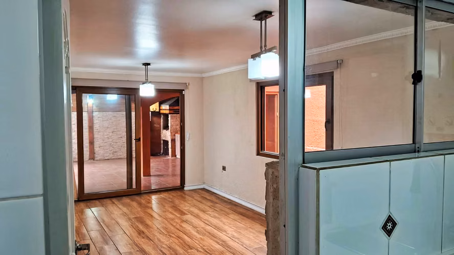 Arriendo de hermosa, amplia y acogedora casa de 4 dormitorios y 3 baños en villa Emanuel