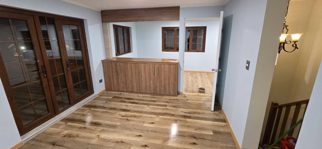  Hermosa Casa con Amplios Espacios y Excelente Distribución.