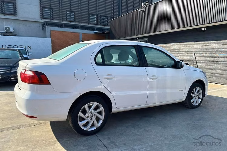 Volkswagen Voyage 1.6 HIGHLINE 4X2 AC 2AB MT 4P.