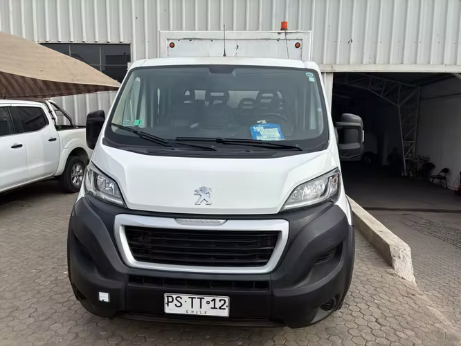 CAMIONETA PEGEUOIT BOXER HDI DCAB 2.0 AÑO 2021 Km 72736