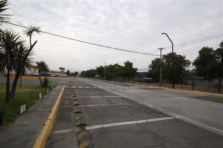 Amplia Bodega Industrial en arriendo acceso Vespucio Norte