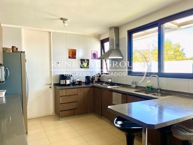 Linda y bien mantenida casa, 4D 5B  (122711)
