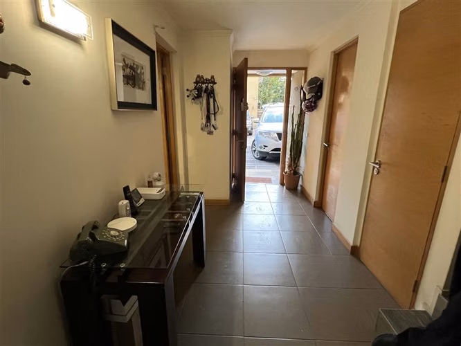 Vendo casa de 5 dormitorios más servicio en La Reina