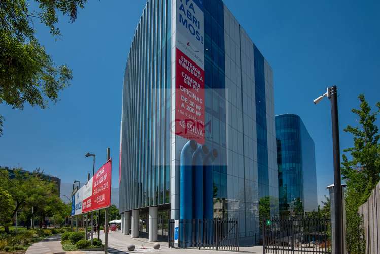 Arrienda amplio Local Comercial + Baño/Estac. (170787)