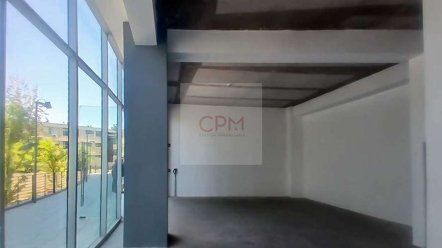 Arrienda amplio Local Comercial + Baño/Estac. (170787)