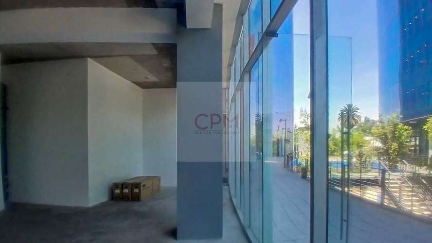 Arrienda amplio Local Comercial + Baño/Estac. (170787)