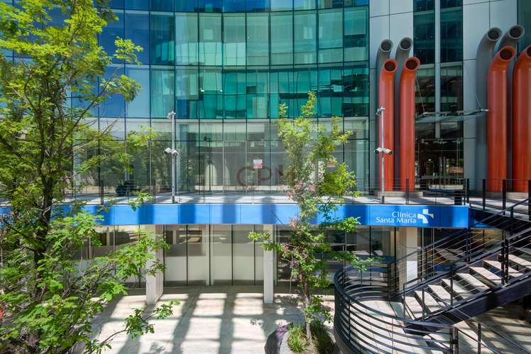 Arrienda amplio Local Comercial + Baño/Estac. (170787)