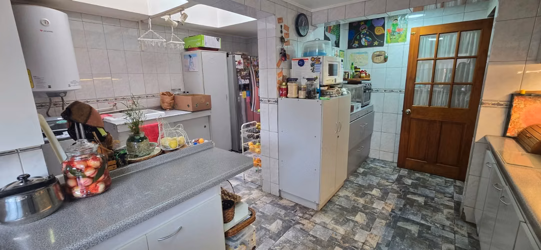 SE VENDE GRAN CASA, 4 DORMITORIOS, CHIGUAYANTE.