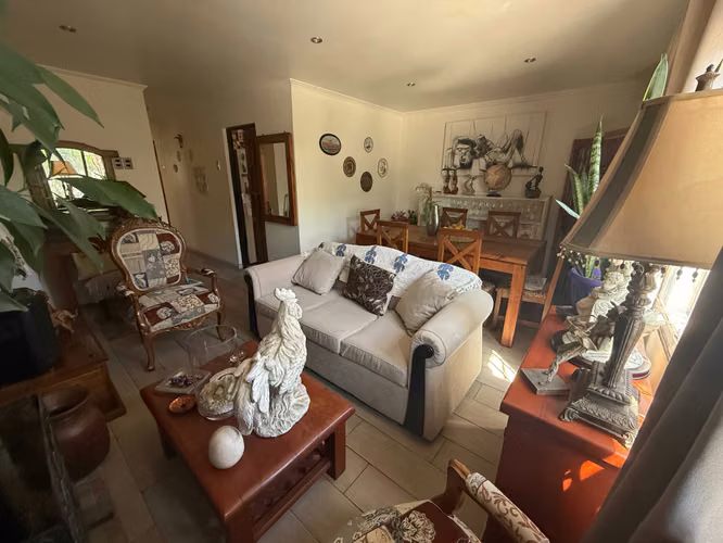 Casa Amplia con Excelente Conectividad     (170829)