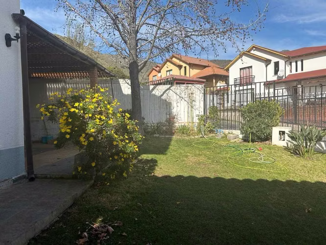 Amplia Casa con Gran Patio y Jardín (170841)
