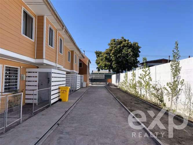 Casa en arriendo de 2 dorm. en La Cisterna