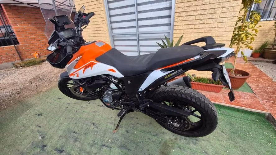 Moto ktm 250 modelo adventure