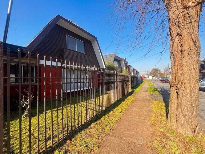 VENDO COMODA CASA EN VILLA JUAN PABLO II  (170866)