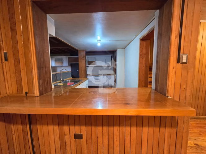 Amplia Casa en Puerto Montt: Cálida, Luminosa y Céntrica
