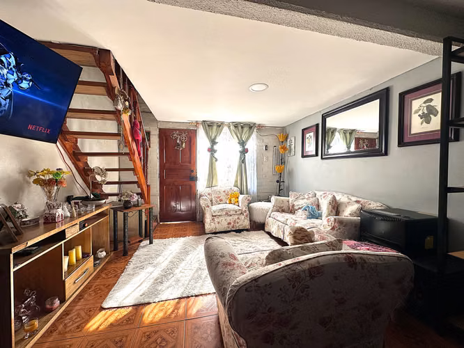 COMODA CASA DE 3 DORMITORIOS Y 1 BAÑO, VENTA AL CONTADO