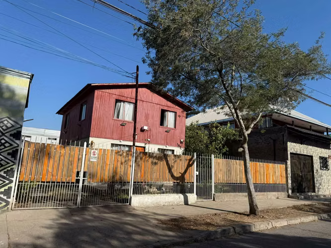 Casa amplio terreno, 2 pisos 4 habitaciones (170901)