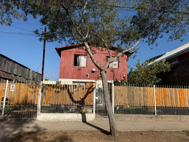 Casa amplio terreno, 2 pisos 4 habitaciones (170901)