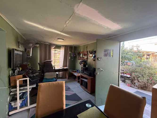 Casa 2 pisos aislada, buena ubicación (170901)
