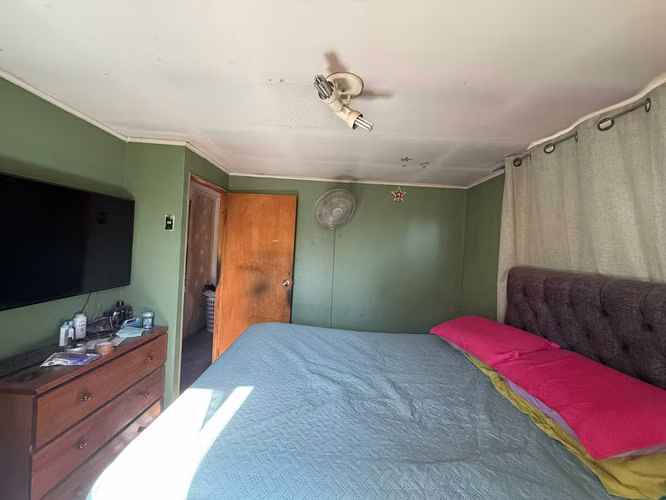 Casa 2 pisos aislada, buena ubicación (170901)