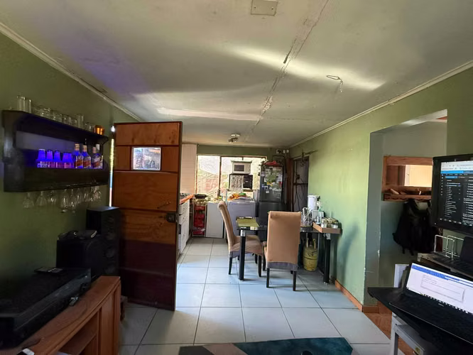 Casa amplio terreno, 2 pisos 4 habitaciones (170901)