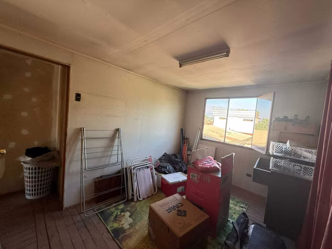 Casa 2 pisos aislada, buena ubicación (170901)