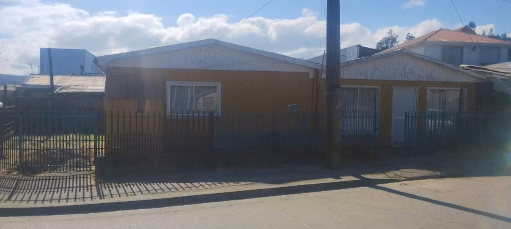 Sitio con casa de madera en Dichato