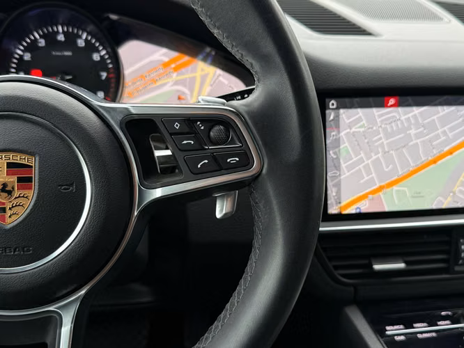 PORSCHE CAYENNE  2018