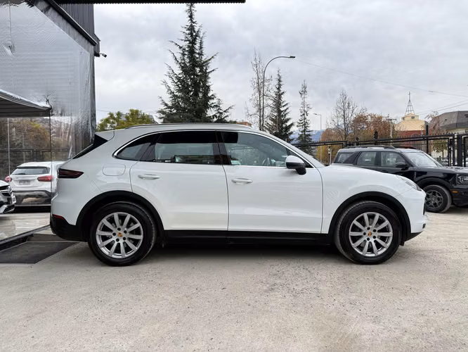 PORSCHE CAYENNE  2018