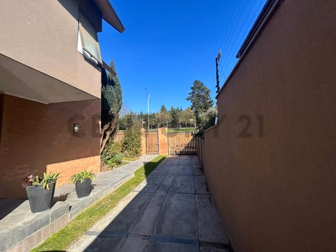 Se vende iluminada casa en Lomas de Montemar - Imagen 32