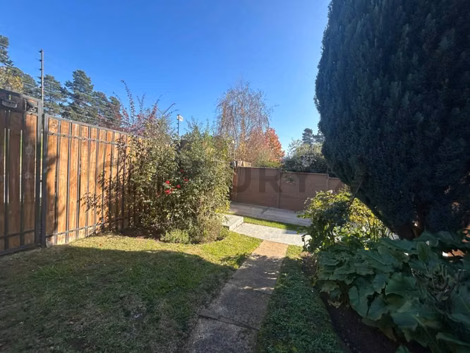 Se vende iluminada casa en Lomas de Montemar - Imagen 29