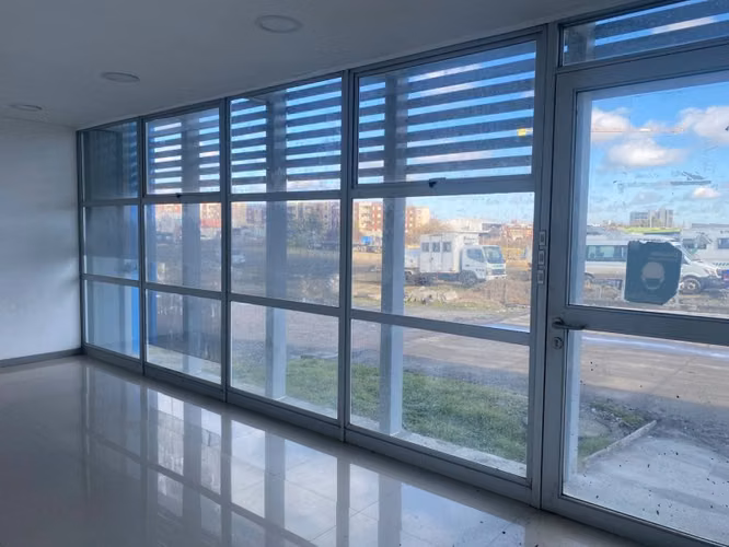 Arriendo bodega en Avda. Las Industrias