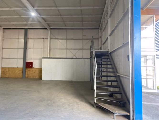 Arriendo bodega en Avda. Las Industrias