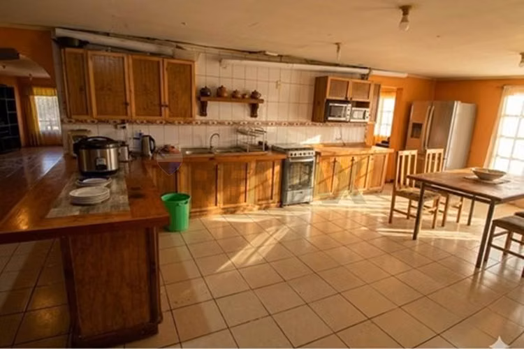 Amplio galpón, local, casa, terreno en melipilla