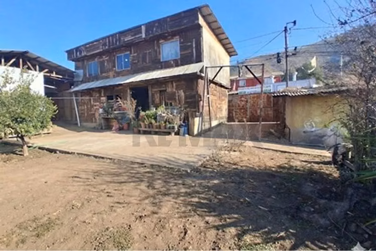 Amplio galpón, local, casa, terreno en melipilla
