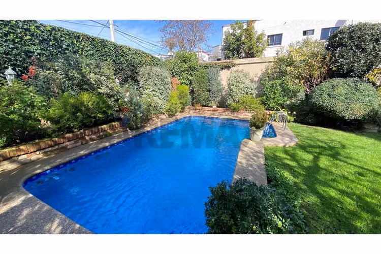 Elegante casona en recreo | 383 m² | 6d 4b