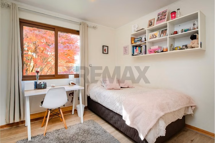 Venta casa en las pircas de chicureo 5 d-4 b + ss