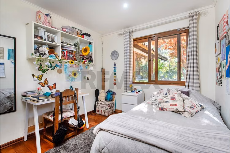 Venta casa en las pircas de chicureo 5 d-4 b + ss