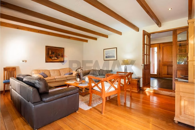 Venta casa en las pircas de chicureo 5 d-4 b + ss