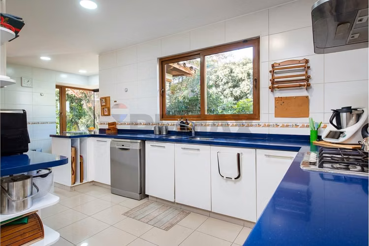 Venta casa en las pircas de chicureo 5 d-4 b + ss