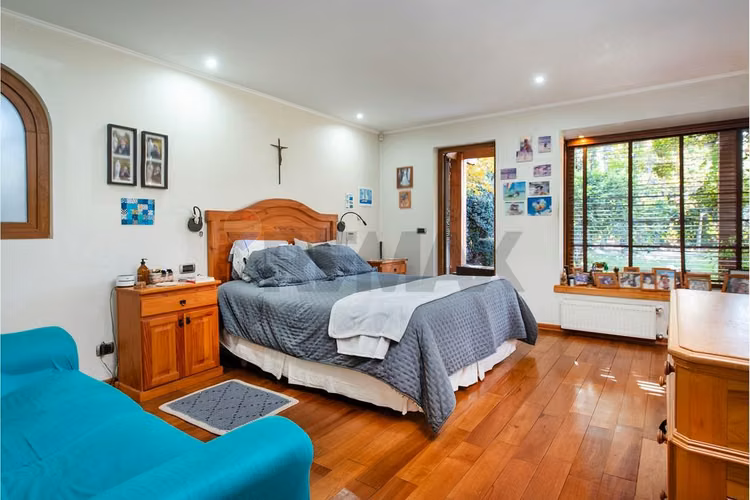 Venta casa en las pircas de chicureo 5 d-4 b + ss