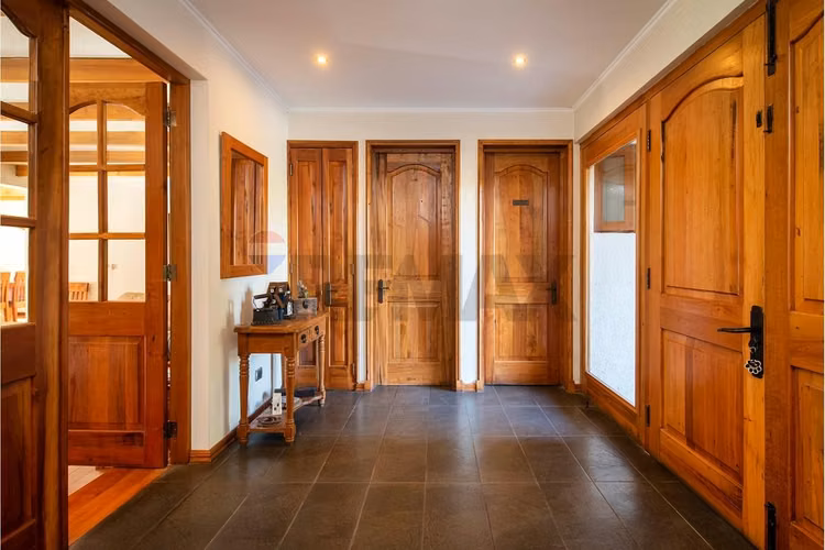Venta casa en las pircas de chicureo 5 d-4 b + ss